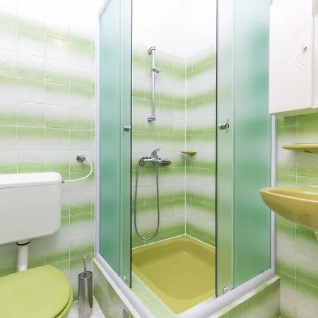 Апартаменти With Parking Space Supetar, Brac - 5670
