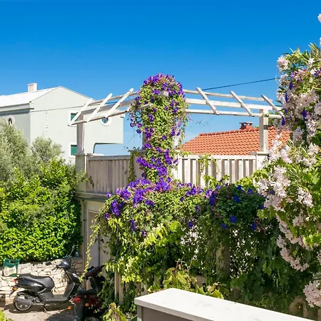 With Parking Space Supetar, Brac - 5670 Апартаменти