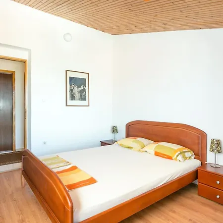 Apartmán With Parking Space Supetar, Brac - 5670 Supetar
